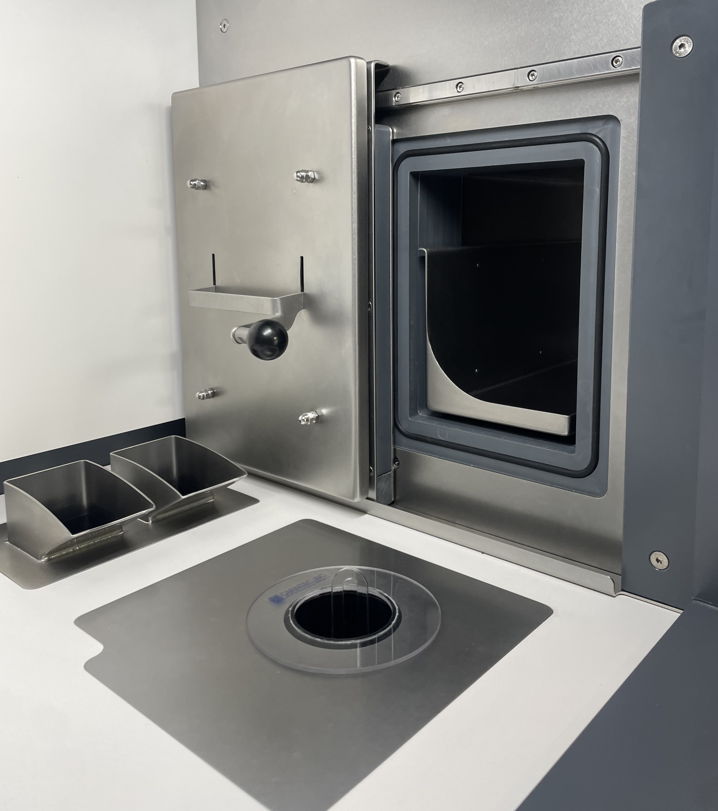 2_glove_ports_Mixed_use_shielded_isolator_transfer_chamber_1.jpeg